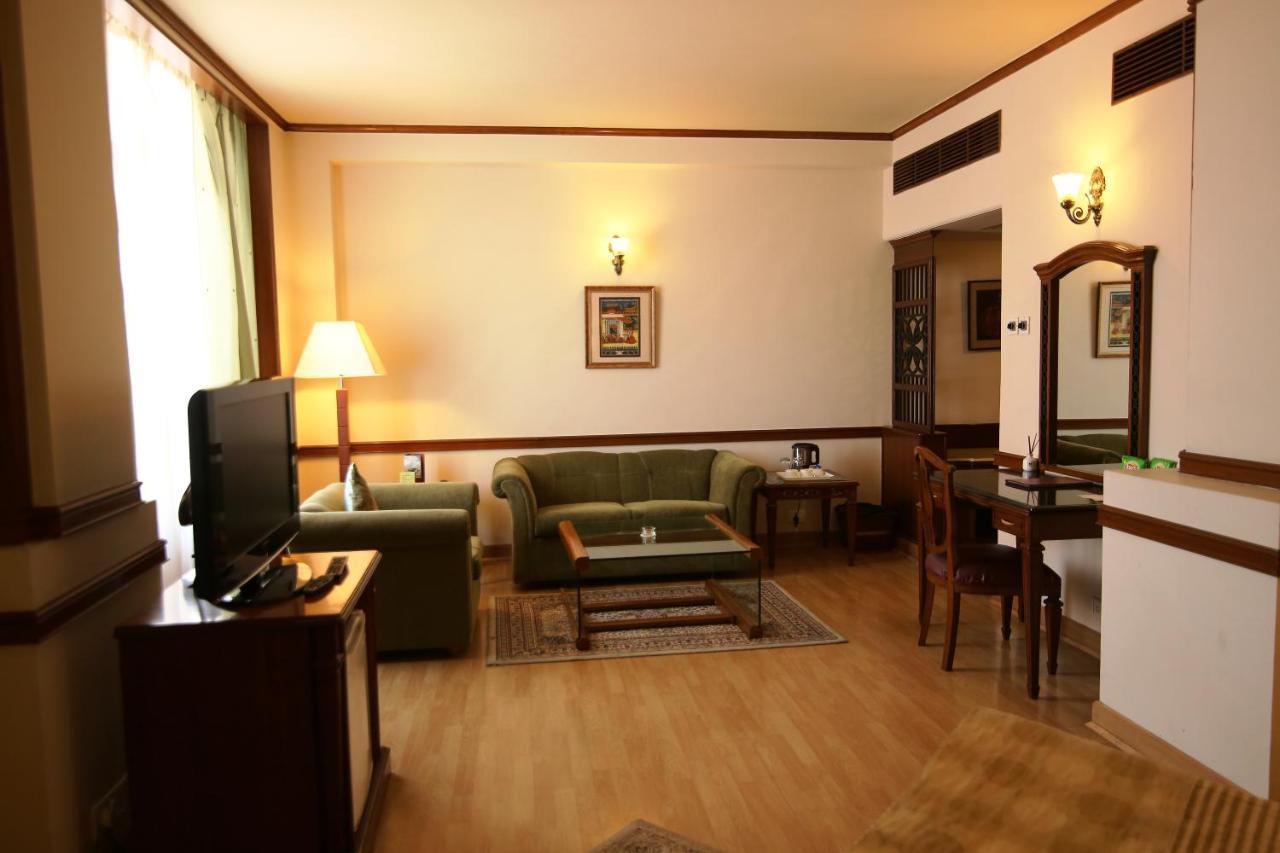 Hotel President Джаландхар Екстериор снимка