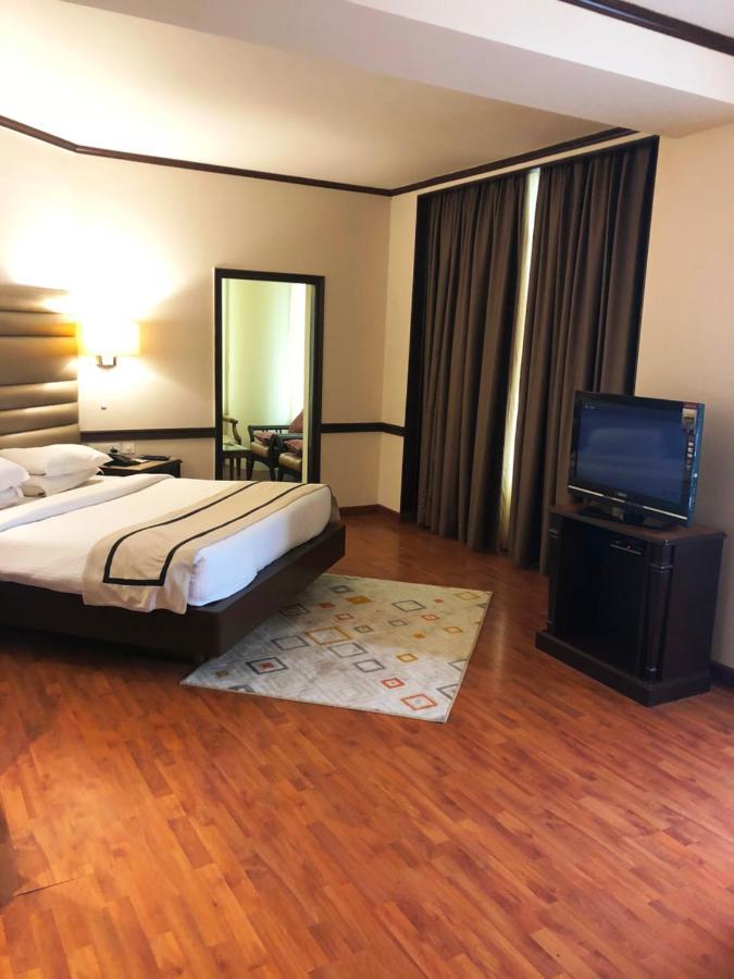 Hotel President Джаландхар Екстериор снимка
