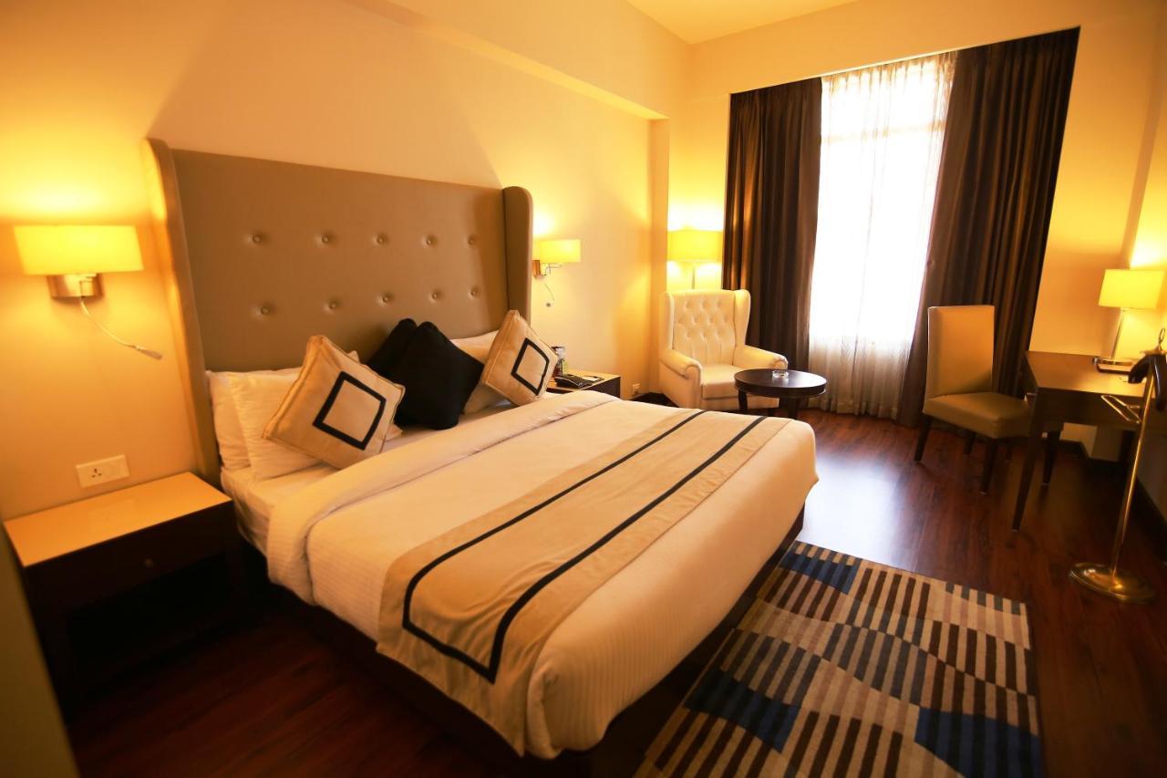 Hotel President Джаландхар Екстериор снимка