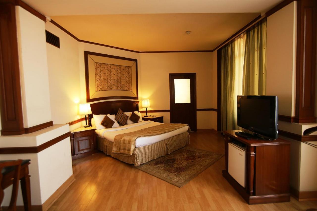 Hotel President Джаландхар Екстериор снимка