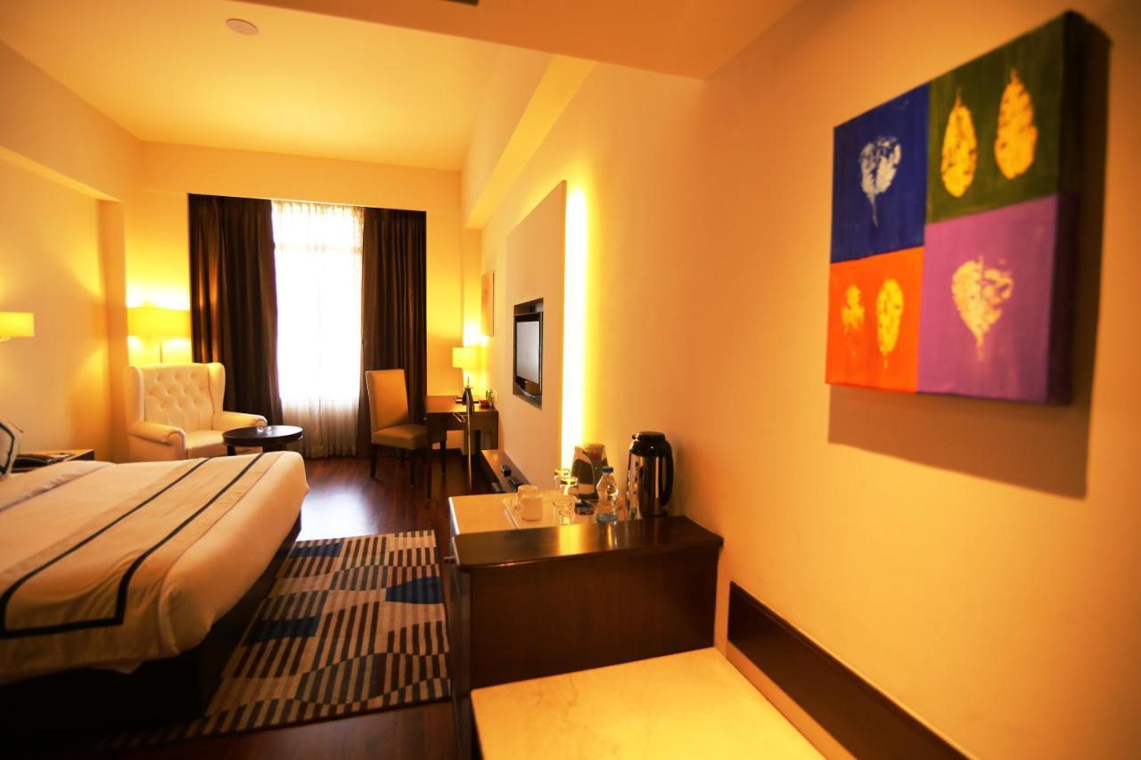 Hotel President Джаландхар Екстериор снимка
